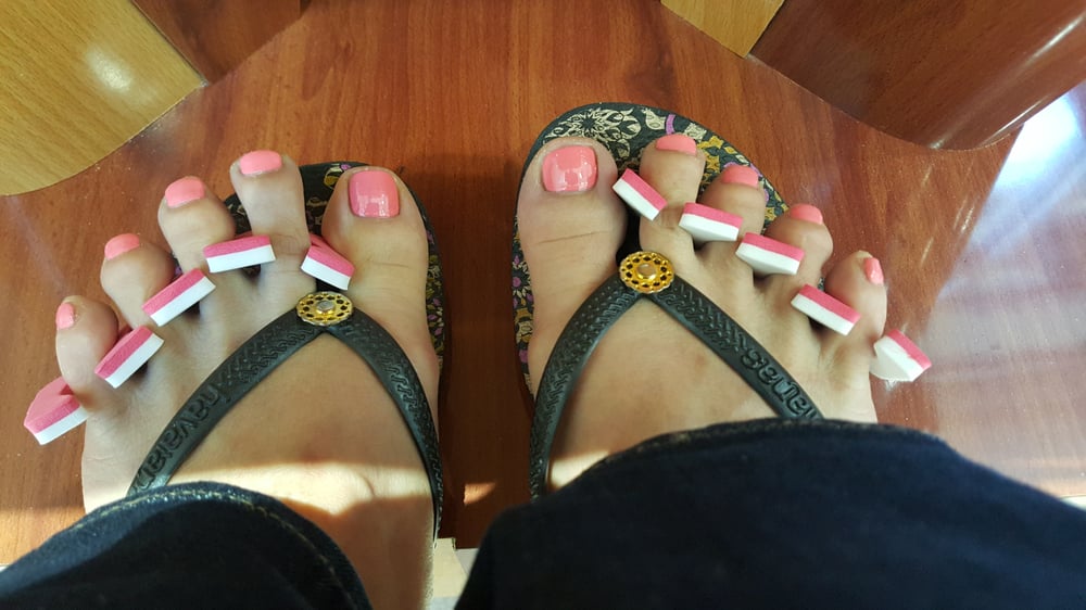 Classic Nail Salon Logo