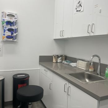 Endure Urgent Care - Exam Room - Urgent Care Near Me - Culver City, California Endure Urgent Care - Exam Room - Urgent Care Near Me - Culver City, California