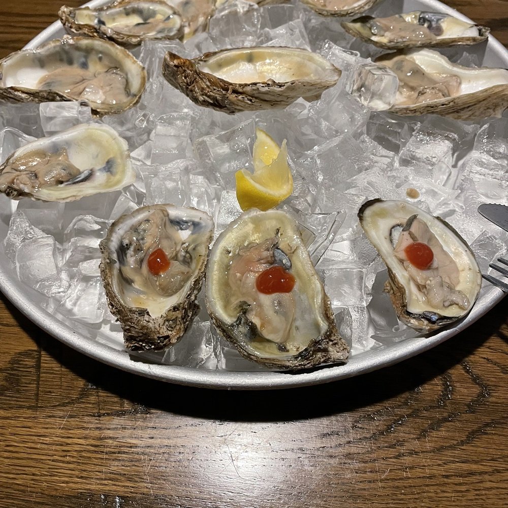 Raw oysters Raw oysters