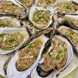Golden 11 Seafood Restaurant - Steamed oysters with garlic sauce