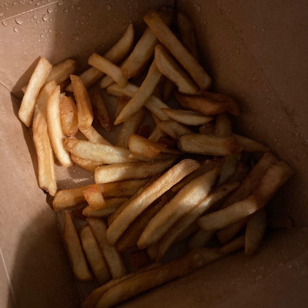 7 West Cafe - These fries look old and were cold. Yuck. - Italian Near Me - Toronto, Ontario