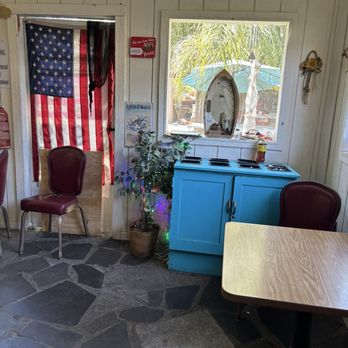Dos Okies burger hut - View in dining room - American Near Me - Caruthers, California Dos Okies burger hut - View in dining room - American Near Me - Caruthers, California