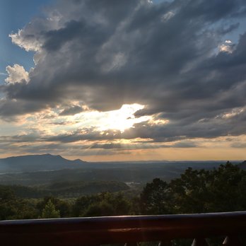 Outrageous Cabins - Vacation Rentals Near Me - Sevierville, Tennessee
