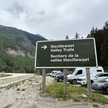 Glacier National Park - This Illecillewaet Parking Lot is the place to find popular trails for day hikes at Glacier NP. - Parks Near Me