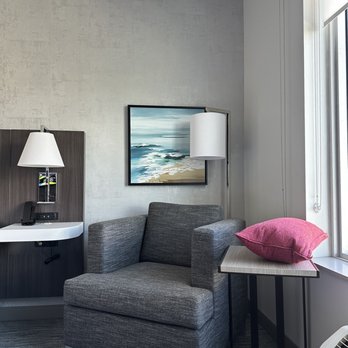 Hampton Inn Delray Beach - Bedroom - Hotels Near Me - Delray Beach, Florida