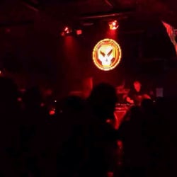 Waagenbau - immer mal wieder gute Partys im Waagenbau, die hoch10 reihe ist noch am besten dort. diesmal coop mit Metalheadz