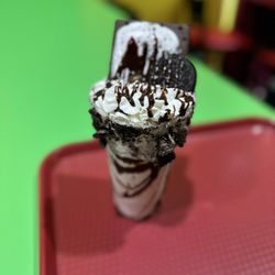 La Michoacána Plus - Crazy cookies and cream, with cookies and cream pop tart!