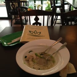 Green Papaya - Pho Ga Suppe. Boring