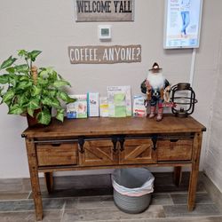Slaton Family Medicine - Side table with Texas Santa decoration.
