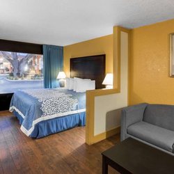 Days Inn & Suites by Wyndham Port Richey - Guest room