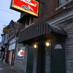 Swallow's Restaurant - Yeah baby! Front entrance to the best place in the world!