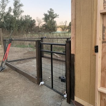 CurvConstruction - Puppy kennel coming out of a shed w/ puppy door cut in + (1) 4' walk gate. - Fences & Gates Near Me