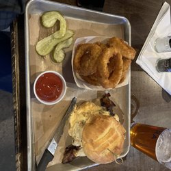 Birdsnest Eats & Ales - Trail Magic (beef) burger + Onion Rings + HopSlam Ale