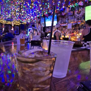 Mom's Place - Pubs Near Me - Chicago, Illinois