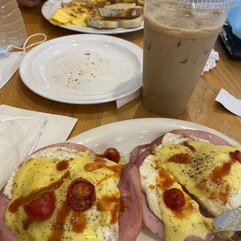 Bellmont Caffe - Eggs Benedict - Coffee & Tea Near Me - Belmont, Massachusetts Bellmont Caffe - Eggs Benedict - Coffee & Tea Near Me - Belmont, Massachusetts
