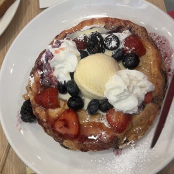 Aloha Kitchen - The Very Berry Soufflé - Breakfast & Brunch Near Me - Honolulu, Hawaii