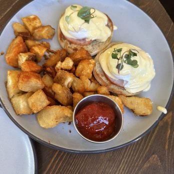 Prost Beer Hall - Breakfast, poached eggs and potatoes - Cocktail Bars Near Me - Elk Grove, California Prost Beer Hall - Breakfast, poached eggs and potatoes - Cocktail Bars Near Me - Elk Grove, California