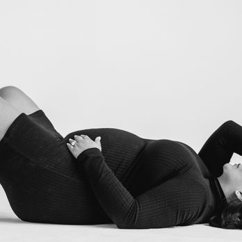 Phoenix Grey Photography - Studio Maternity Photoshoot. Black & White. - Session Photography Near Me Phoenix Grey Photography - Studio Maternity Photoshoot. Black & White. - Session Photography Near Me