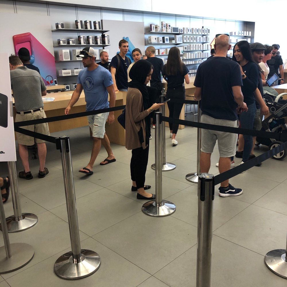 Apple Store - Montreal - Computers Near Me - Montreal, Quebec