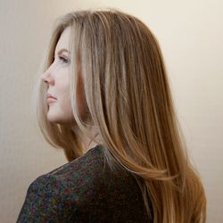 Vakkar Salon - Soft, seamless blonding with a smooth finish. This dimensional blonde was crafted for movement, shine, and that just-left-the-salon polish.