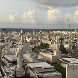 Santa Maria Magdalena de Pazzis Cemetery
