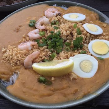 Avenida Restaurant - Pancit Palabok - Standard fare - Filipino Near Me - San Mateo, California
