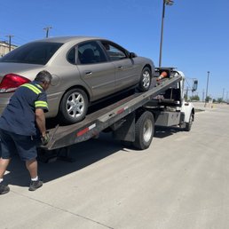 Joaquin the tow driver, treating my car with so much care. Thank you so much!!