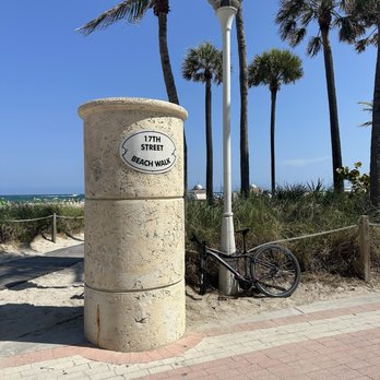 Miami Beach Boardwalk - 17th Street - Beaches Near Me