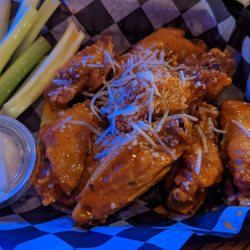 Bloomfield's Pub - Chicken wings!