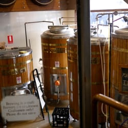 James Squire Brew House - 店内にマイクロブルアリーがある