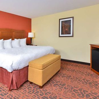 Hampton Inn Clinton - Guest room - Hotels Near Me - S Clinton, Iowa