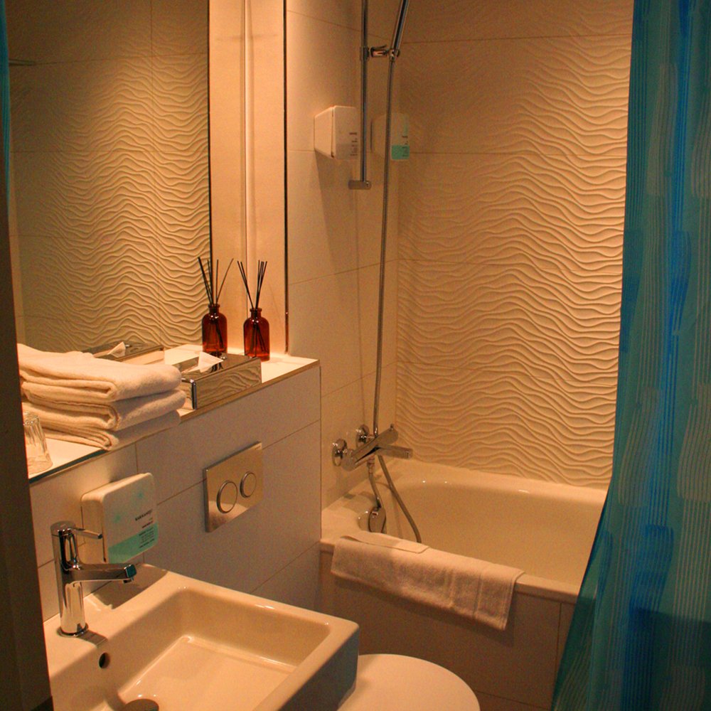 Absalon Hotel - Small but efficient bath - Hotels Near Me - Copenhagen, 84