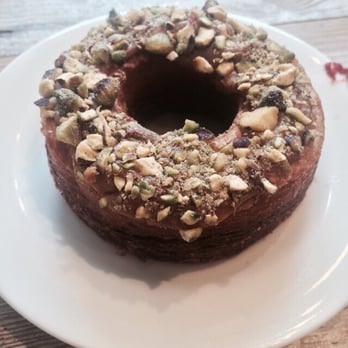 TY Seven Dials - Timberyard - Salted caramel & pistachio Cronut - Coffee & Tea Near Me - London, XGL TY Seven Dials - Timberyard - Salted caramel & pistachio Cronut - Coffee & Tea Near Me - London, XGL