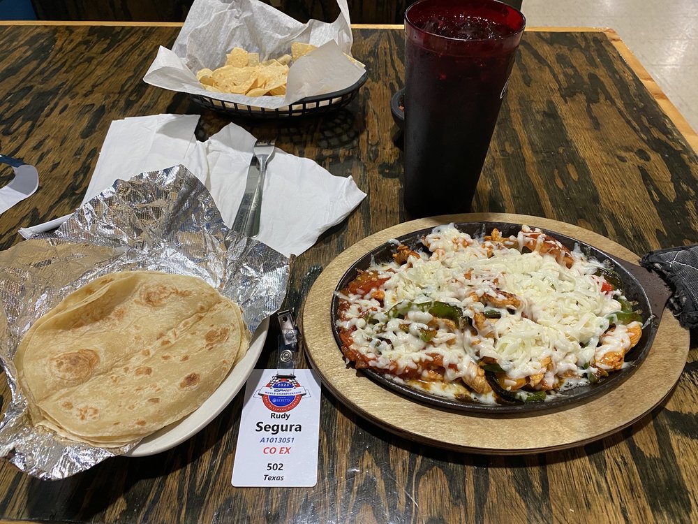 Mangos Cantina and Grill Logo