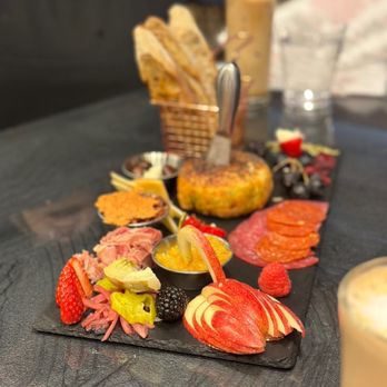 Sliced - Baked Brie Charcuterie - Pizza Near Me - Bellingham, Washington Sliced - Baked Brie Charcuterie - Pizza Near Me - Bellingham, Washington