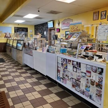 Rick's Ice Cream - Inside - Ice Cream & Frozen Yogurt Near Me - Palo Alto, California