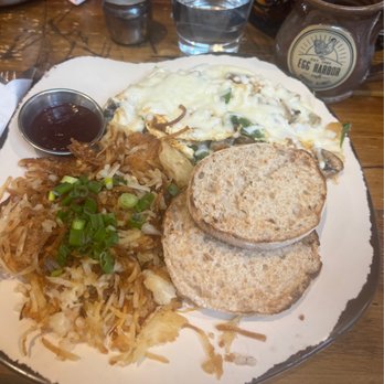 Egg Harbor Café - Egg White Omelet with a side of Hashbrowns - Breakfast & Brunch Near Me - Hinsdale, Illinois
