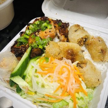 Bon Cafe - #38 grilled lemongrass chicken, deep fried spring roll, and veggies on vermicelli. - Vietnamese Near Me - Vancouver, British Columbia