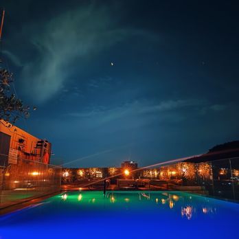 Hilton Hotels & Resorts - Rooftop pool. - Hotels Near Me - Rio de Janeiro, RJ Hilton Hotels & Resorts - Rooftop pool. - Hotels Near Me - Rio de Janeiro, RJ
