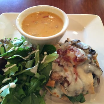 Kakaako Cafe - Alfredo chicken melt & soup of the day (red Thai curry) - Coffee & Tea Near Me - Honolulu, Hawaii