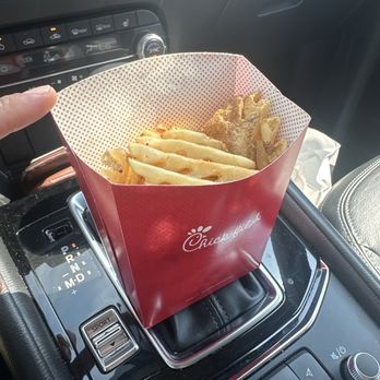 Chick-fil-A - Medium amount of fries in a large fry - Fast Food Near Me - Virginia Beach, Virginia Chick-fil-A - Medium amount of fries in a large fry - Fast Food Near Me - Virginia Beach, Virginia