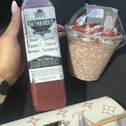 Green Point Juicery - On the Beet and chia pudding with oats 10/10