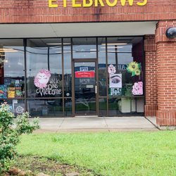 Belleza Eyebrows - Zoomed in to the front, well maintained on the outside and clean inside.