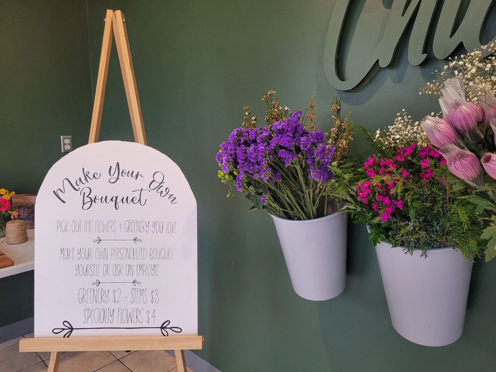 Chloe Lee's Coffee & Bakehouse Logo