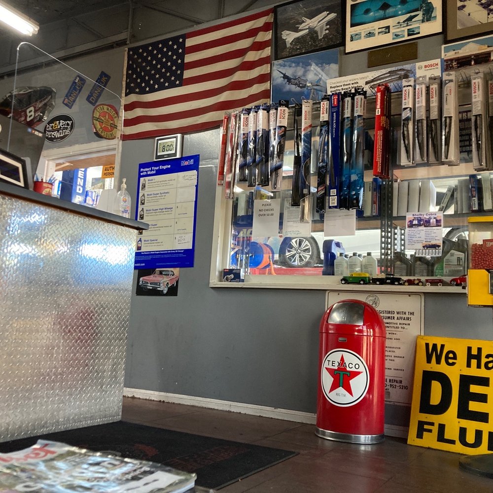 Lube Center - Oil Change Stations Near Me - Burbank, California Lube Center - Oil Change Stations Near Me - Burbank, California