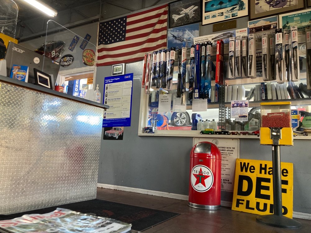 LUBE CENTER Updated October 2024 27 Photos & 224 Reviews 417 S