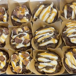 Julia's Deliciousness - Snickers cupcakes