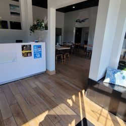 Hooked Seafood & Raw Bar - Clean and classy, understated