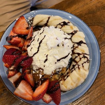Caffe Bene - Strawberry banana waffle - Bubble Tea Near Me - Suwanee, Georgia