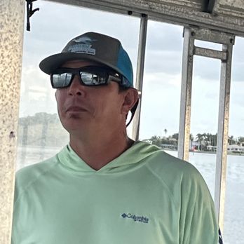 Paradise Boat Tours - Captain Justin - Boat Tours Near Me - Bradenton Beach, Florida Paradise Boat Tours - Captain Justin - Boat Tours Near Me - Bradenton Beach, Florida